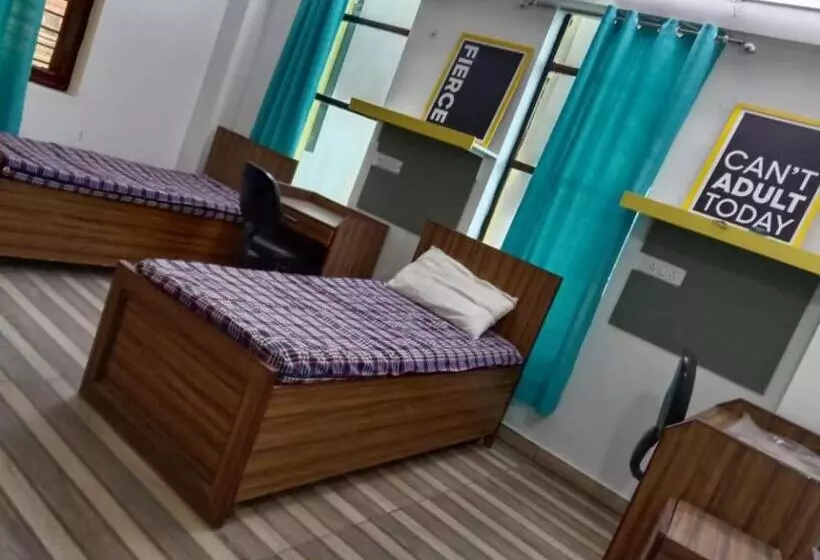 ホテル Abuzz Oxfordcaps Agrasen Boys Hostel, Dehradun