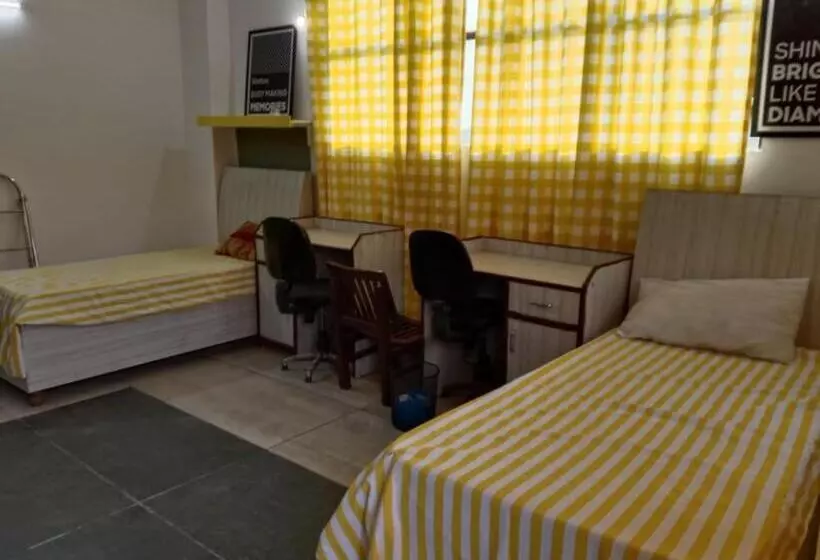 ホテル Abuzz Oxfordcaps Agrasen Boys Hostel, Dehradun