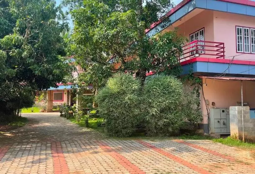 ホテル Capital O Yayaz Resorts