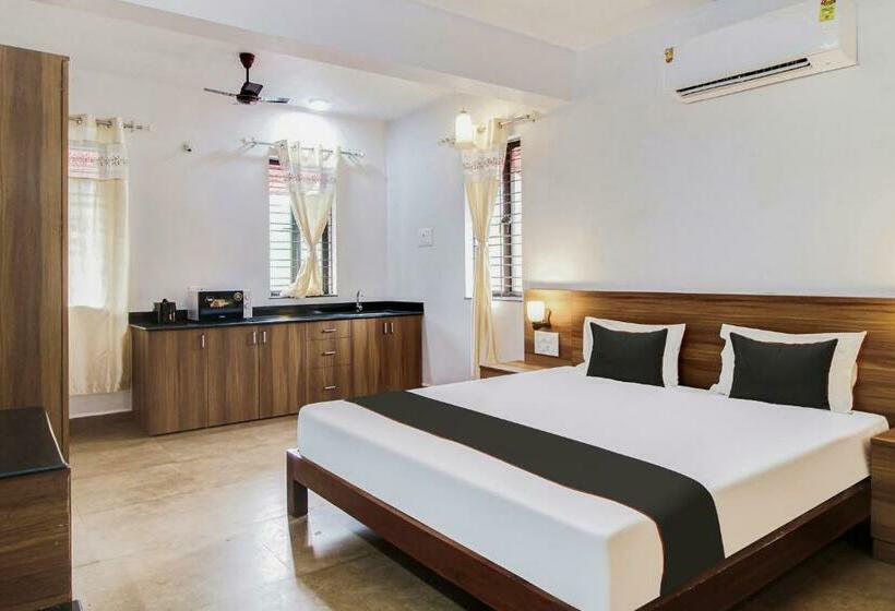 Hotel Fabexpress Holiday Suites