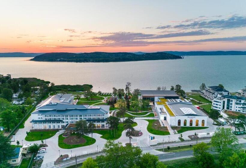 Отель Mövenpick Balaland Resort Lake Balaton
