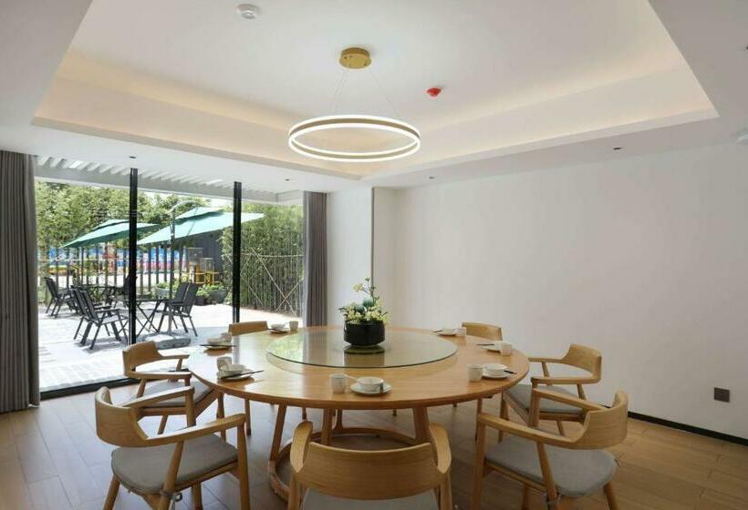 Отель Ramada Encore By Wyndham Jiusuo Downtown