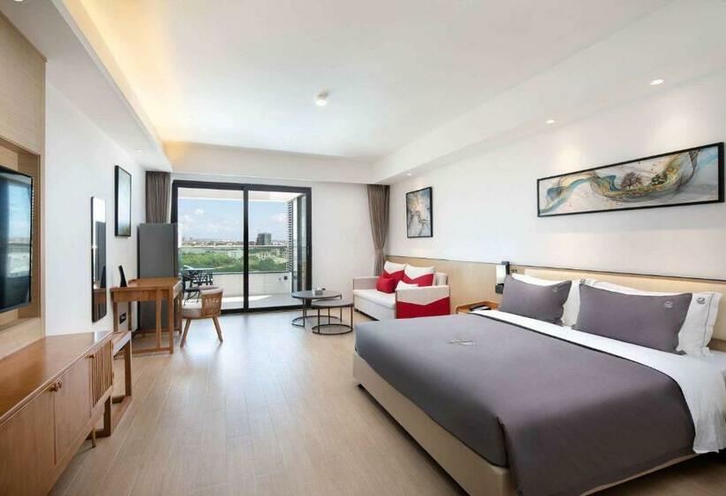 Отель Ramada Encore By Wyndham Jiusuo Downtown