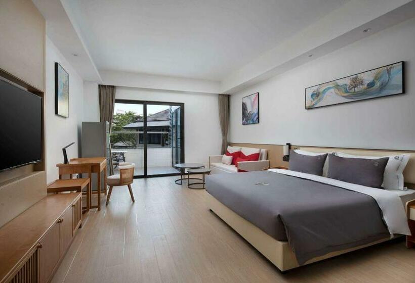 Отель Ramada Encore By Wyndham Jiusuo Downtown