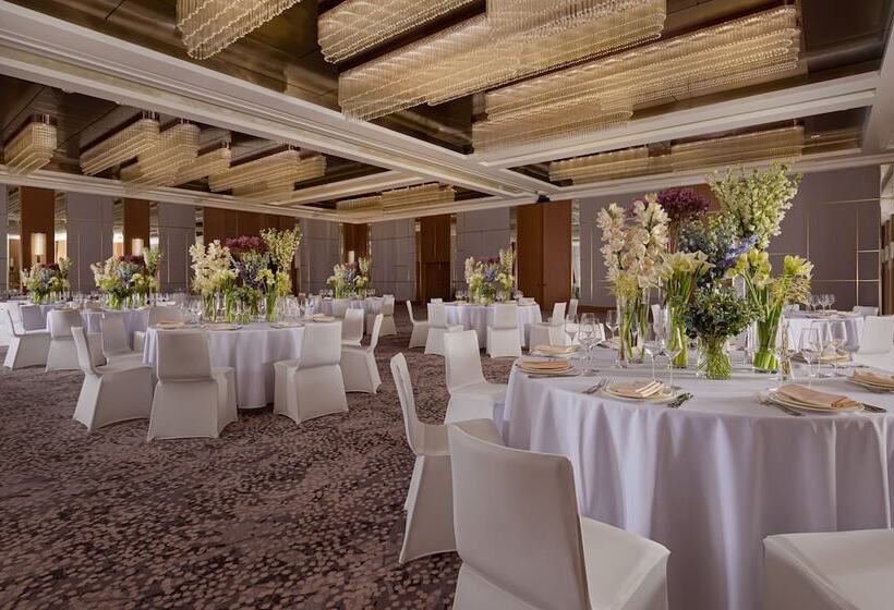 هتل The Ritzcarlton, Baku