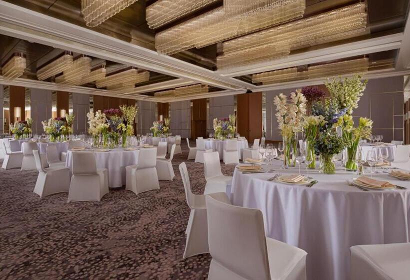 هتل The Ritzcarlton, Baku