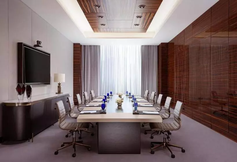 هتل The Ritzcarlton, Baku