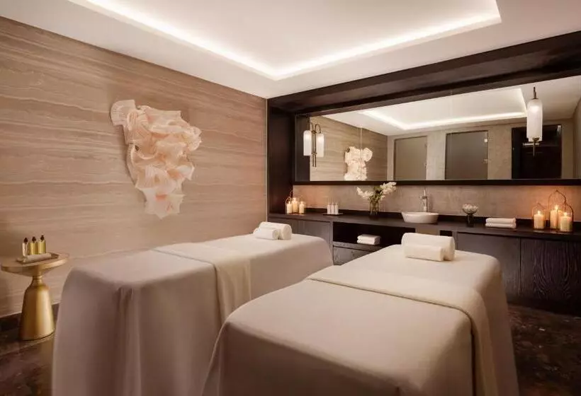 هتل The Ritzcarlton, Baku