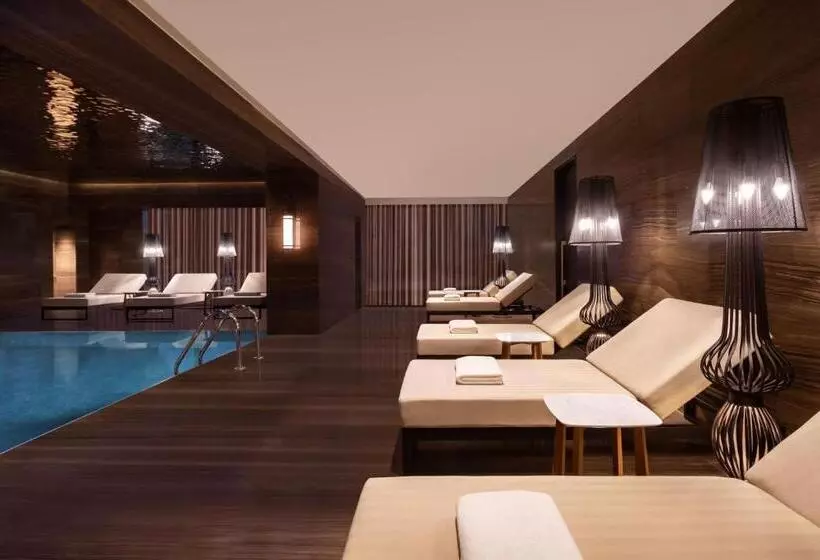 هتل The Ritzcarlton, Baku