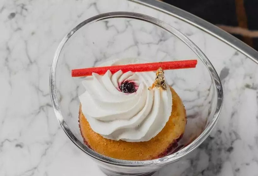 هتل The Ritzcarlton, Baku