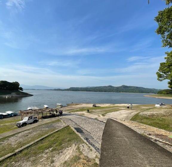 فندق Y Café Ixmati Suchitoto