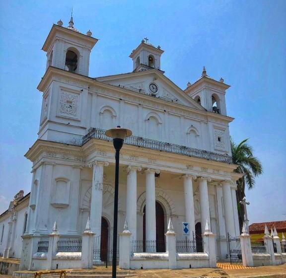 فندق Y Café Ixmati Suchitoto