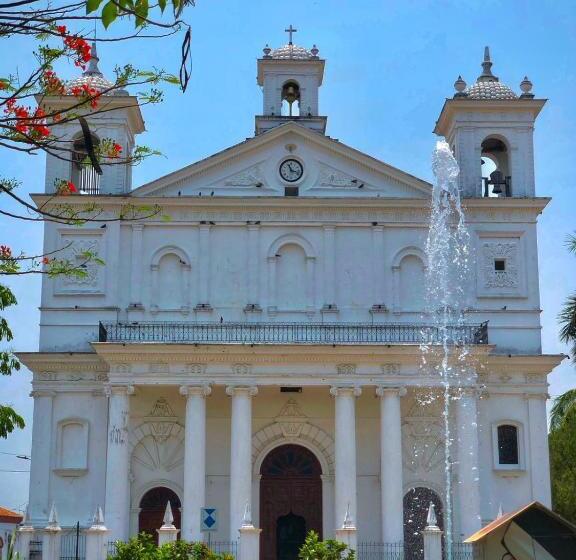 فندق Y Café Ixmati Suchitoto