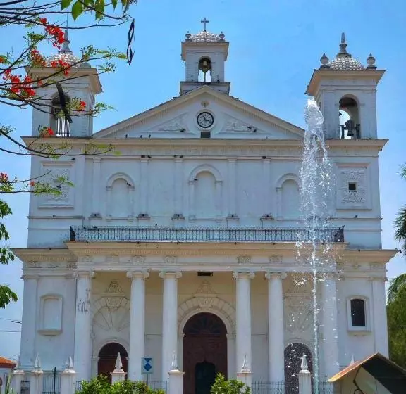 Hotelli Y Café Ixmati Suchitoto