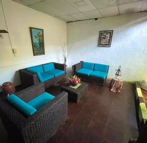 Hotelli Y Café Ixmati Suchitoto