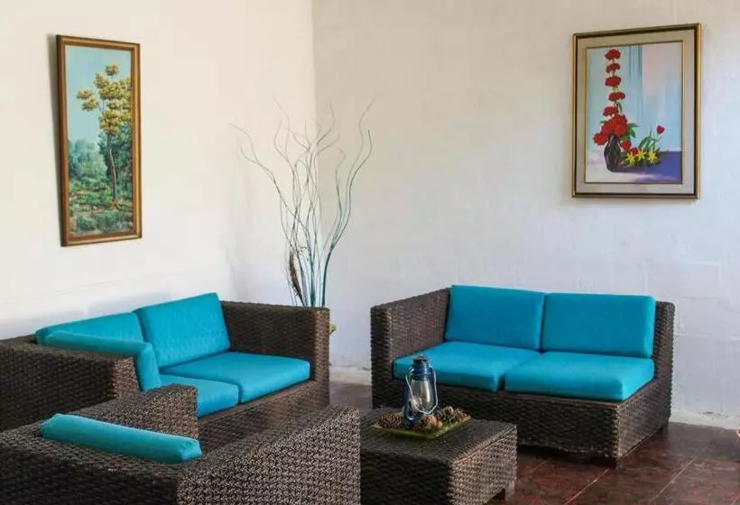 Hotelli Y Café Ixmati Suchitoto