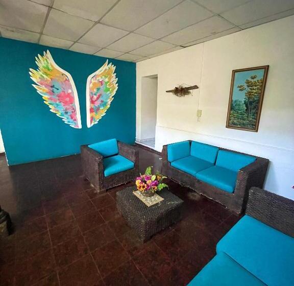 فندق Y Café Ixmati Suchitoto