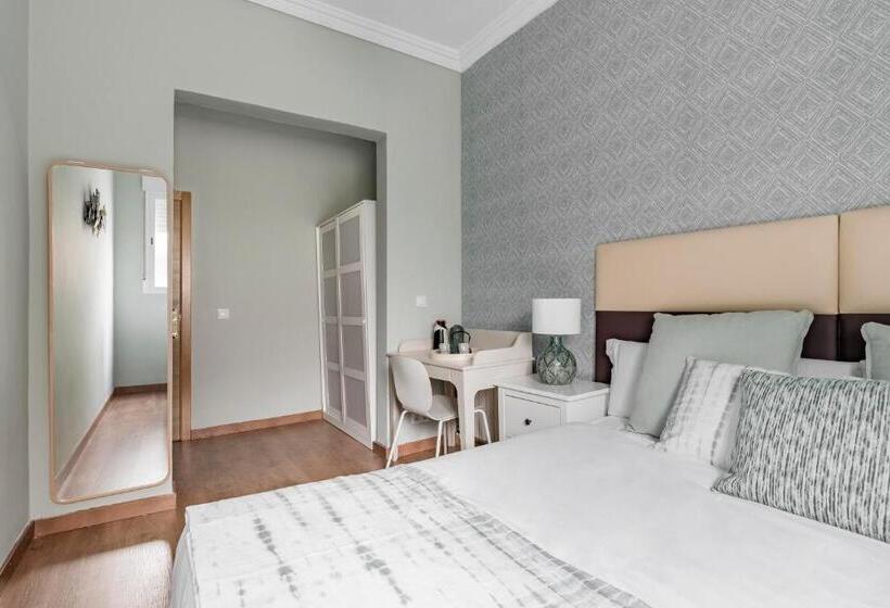پانسیون Beautiful Room In Heart Of Madrid