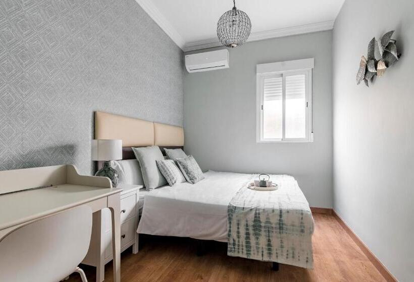 پانسیون Beautiful Room In Heart Of Madrid