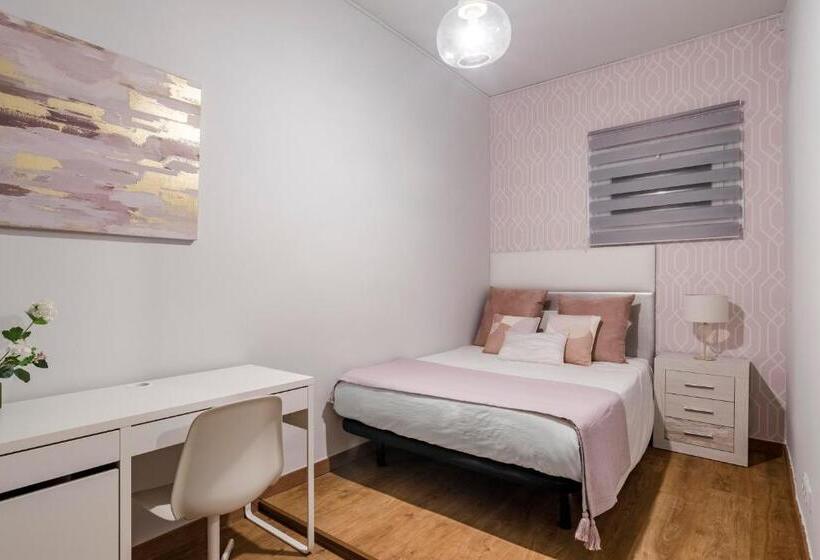 پانسیون Beautiful Room In Heart Of Madrid