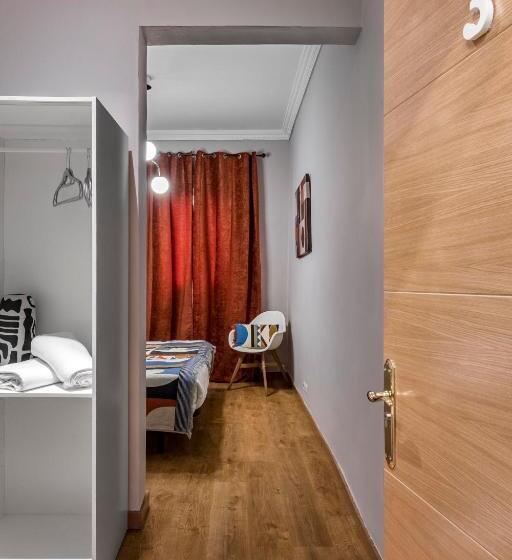 پانسیون Beautiful Room In Heart Of Madrid