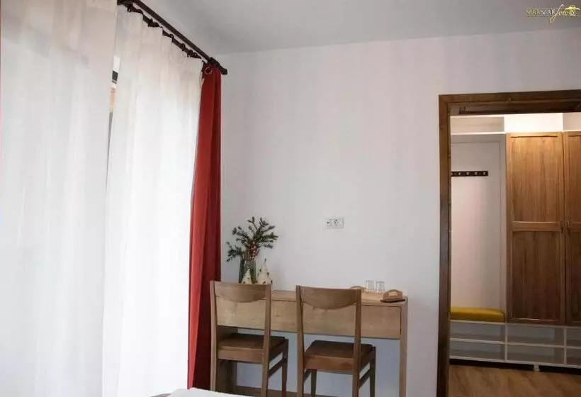 پانسیون Chalet Deluț