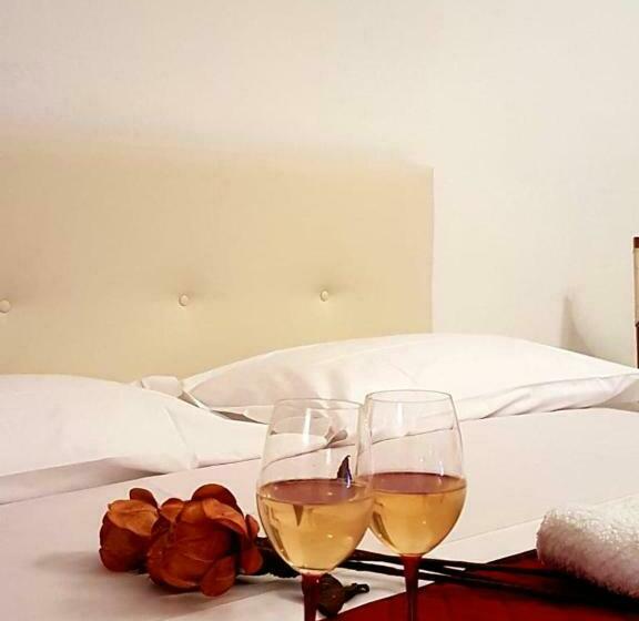 پانسیون Charming Quadruple Room