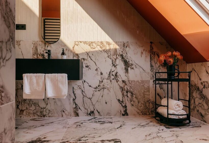 Weltwien Luxury Art Apartments & Free Parking