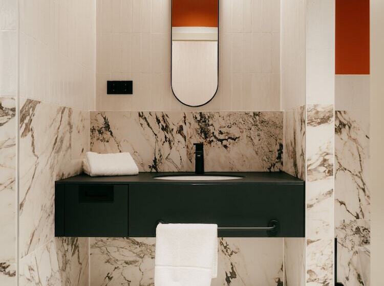 Weltwien Luxury Art Apartments & Free Parking