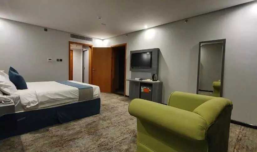 شركة الصنوبرة الفندقية فندق Pine In