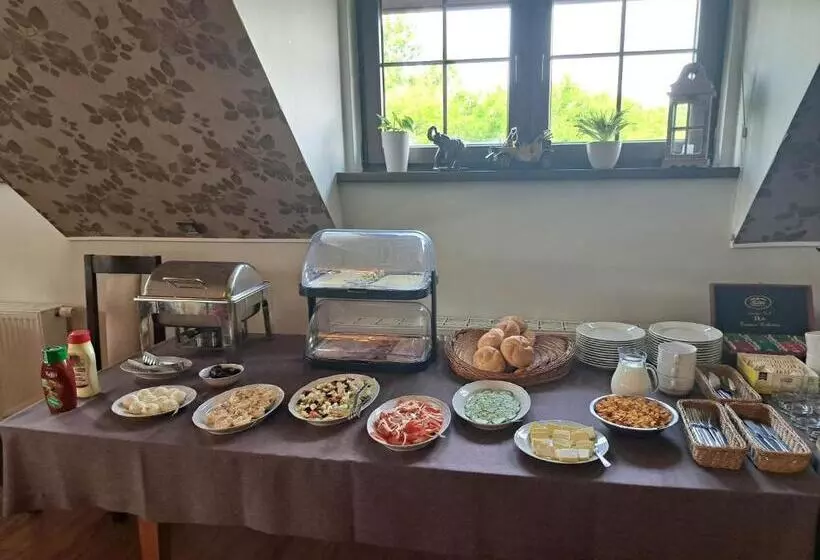 Retkeilymaja Zajazd Drogorad Restauracja I Noclegi