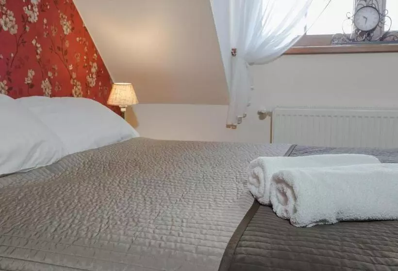 Retkeilymaja Zajazd Drogorad Restauracja I Noclegi