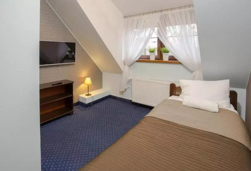 Retkeilymaja Zajazd Drogorad Restauracja I Noclegi