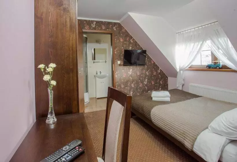 Retkeilymaja Zajazd Drogorad Restauracja I Noclegi