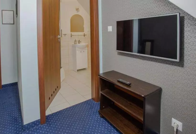 Retkeilymaja Zajazd Drogorad Restauracja I Noclegi