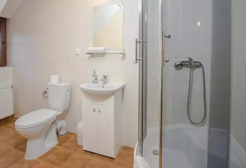 Retkeilymaja Zajazd Drogorad Restauracja I Noclegi