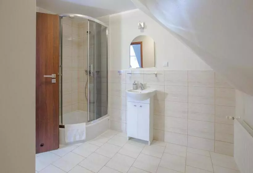 Retkeilymaja Zajazd Drogorad Restauracja I Noclegi