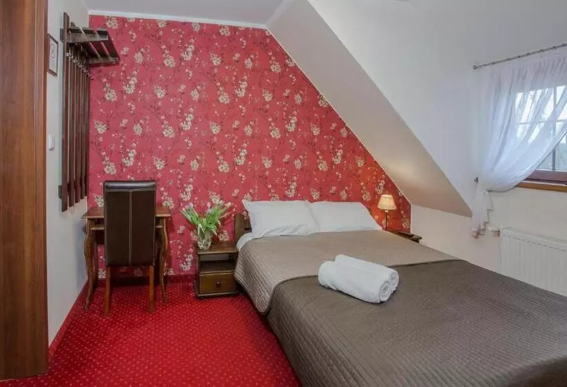 Retkeilymaja Zajazd Drogorad Restauracja I Noclegi