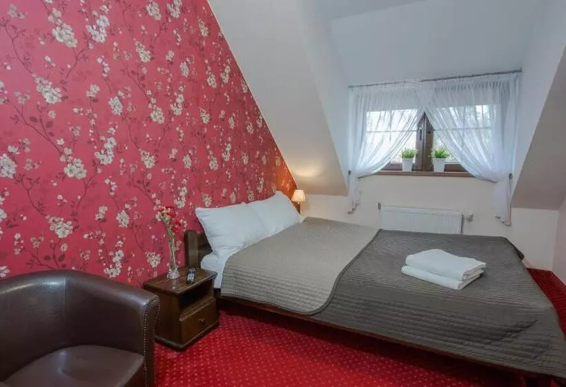 Retkeilymaja Zajazd Drogorad Restauracja I Noclegi