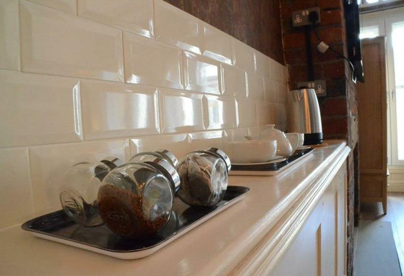 بنسيون 43a Crown Street