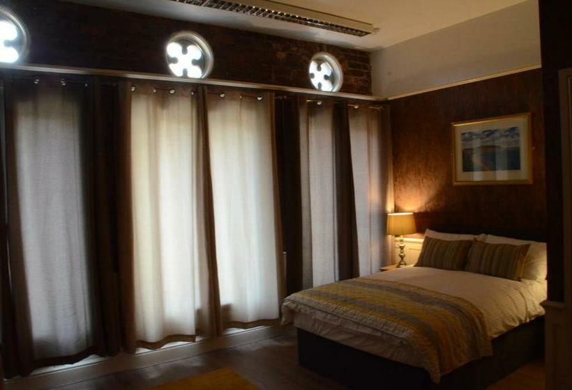 بنسيون 43a Crown Street