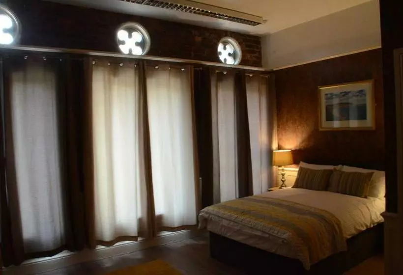 ペンション 43a Crown Street