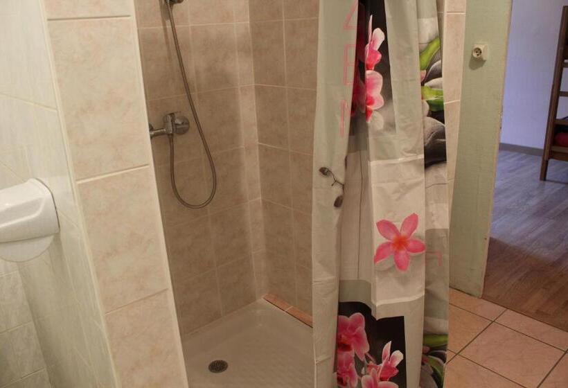 膳宿费 Les Morillons