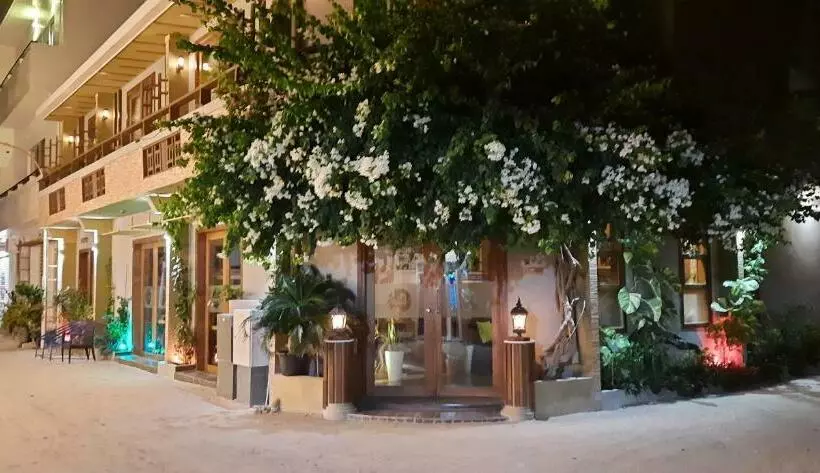 پانسیون Maladiwa Beach & Spa