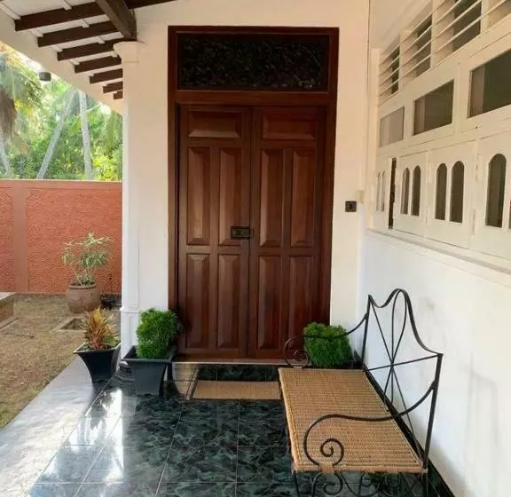 ペンション Tropical Colonial Retreat Minutes From The Beach