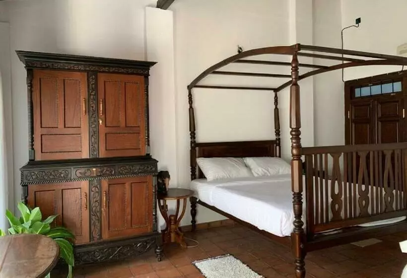 ペンション Tropical Colonial Retreat Minutes From The Beach