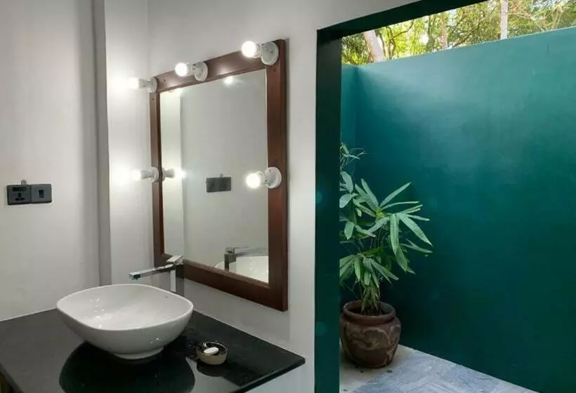 ペンション Tropical Colonial Retreat Minutes From The Beach