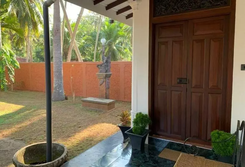 ペンション Tropical Colonial Retreat Minutes From The Beach