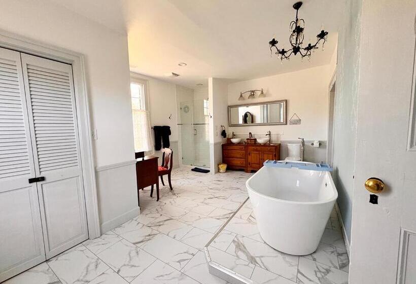 The Sunnyside Sisters Bed And Breakfast