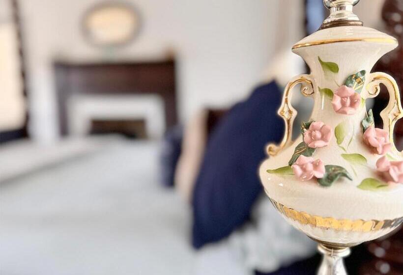 The Sunnyside Sisters Bed And Breakfast